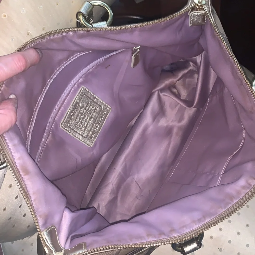 CoachTote Bag gold
Signature metallic gold - Picture 6 of 11